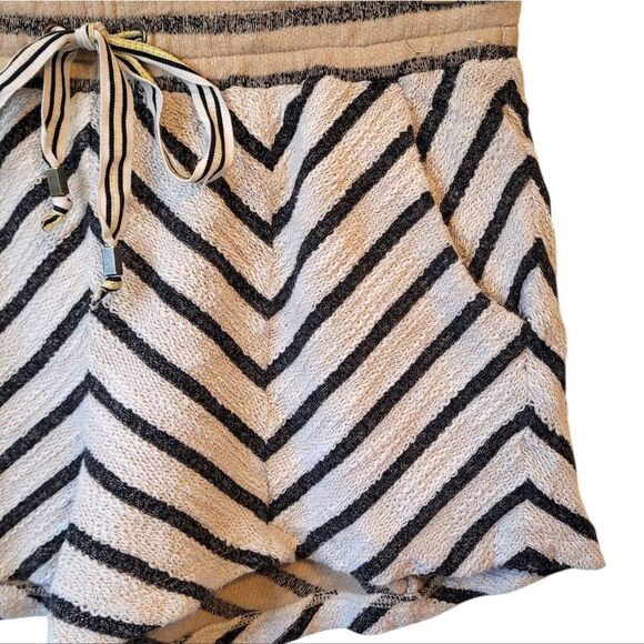 Saturday Sunday Anthropologie Cream Chevron Knit Shorts Size S - Picture 5 of 6